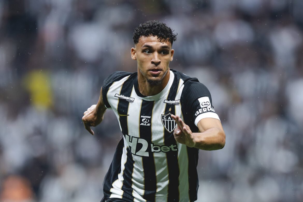 Victor Hugo, ex-Flamengo, conquista a torcida do Atlético-MG em clássico contra o Cruzeiro.