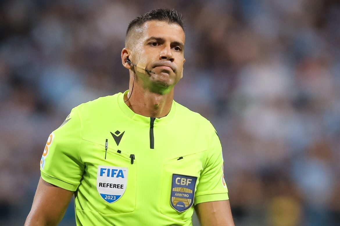 Botafogo e Flamengo: árbitro envolvido em polêmicas recentes apita as quartas de final do Campeonato Carioca.