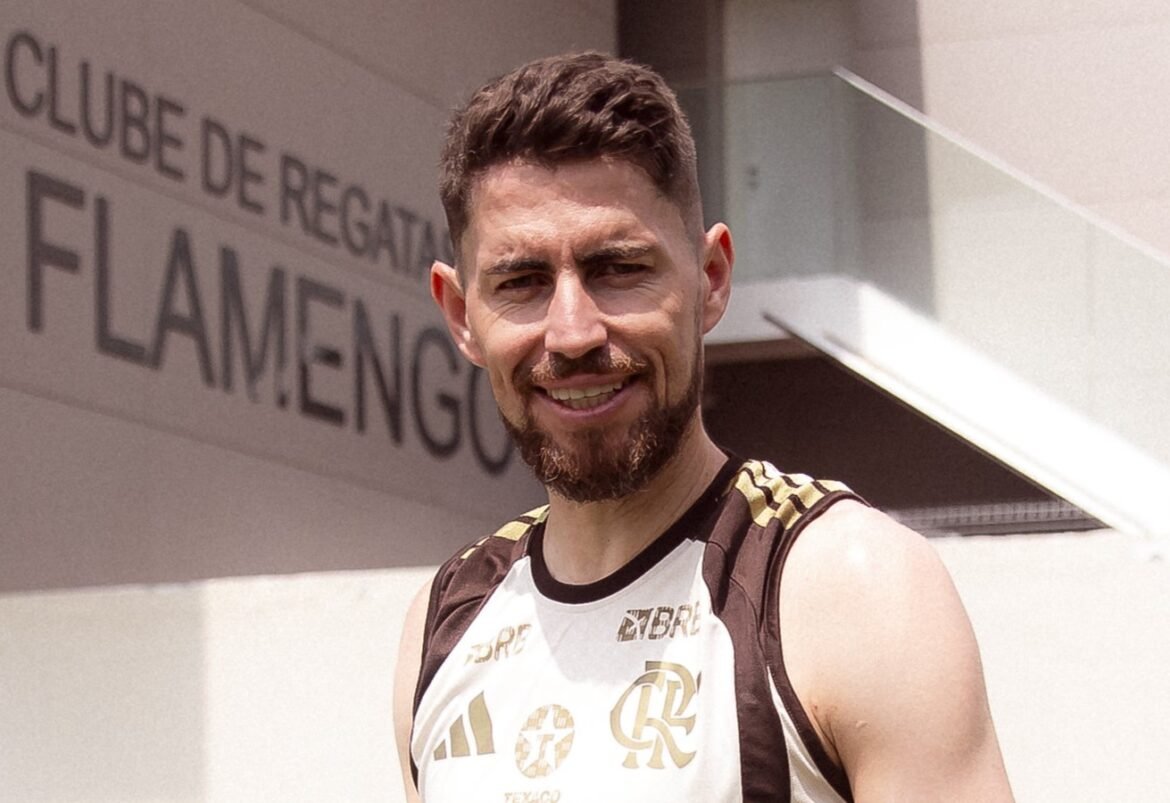 Flamengo acelera esforços para contratar Jorginho e mais dois jogadores antes do confronto com o Lanús.