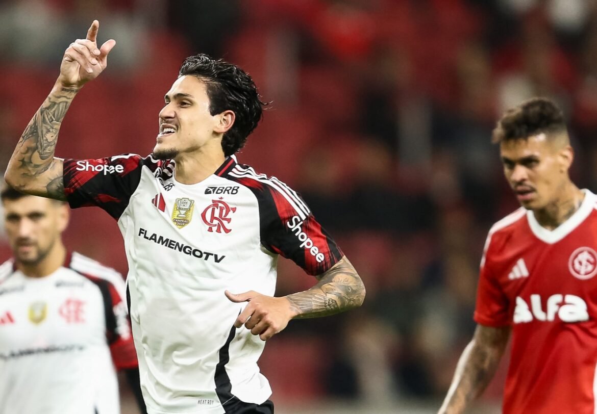 Flamengo tem chance de conquistar um feito histórico diante do Internacional no Brasileirão.