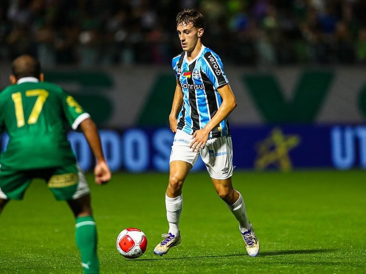 Grêmio rejeita proposta do Flamengo por jogador do meio-campo.