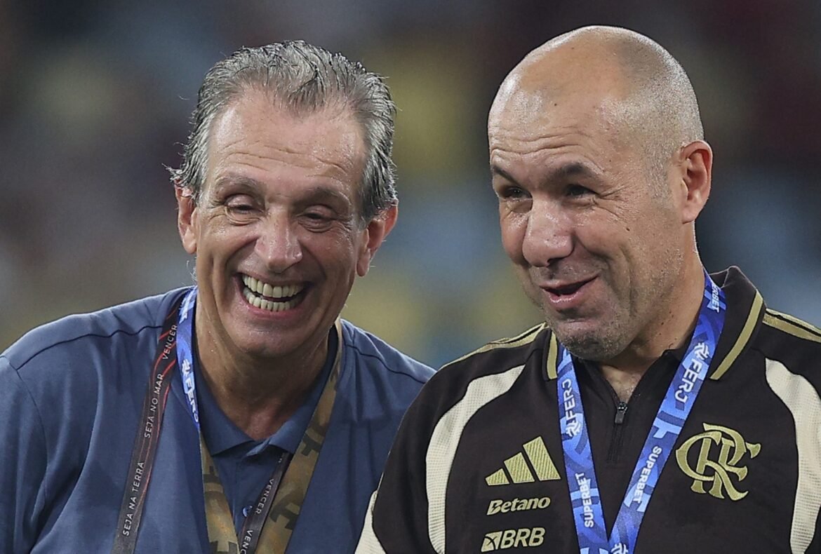 Bastidores da Gávea: BAP divulga grupo de WhatsApp com a comissão técnica e faz comparação entre Jardim e Jorge Jesus.