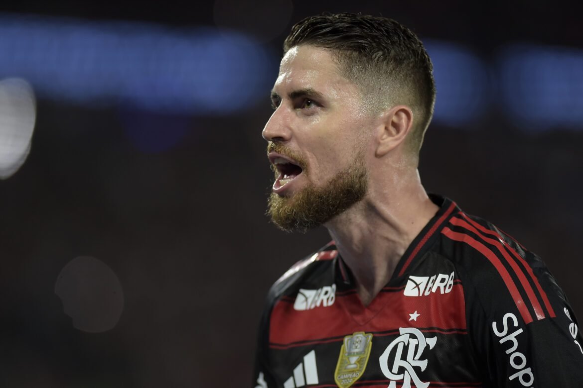 Campeão do Carioca, Jorginho planeja mudança no Flamengo e atribui créditos a Filipe Luís e Léo Jardim.
