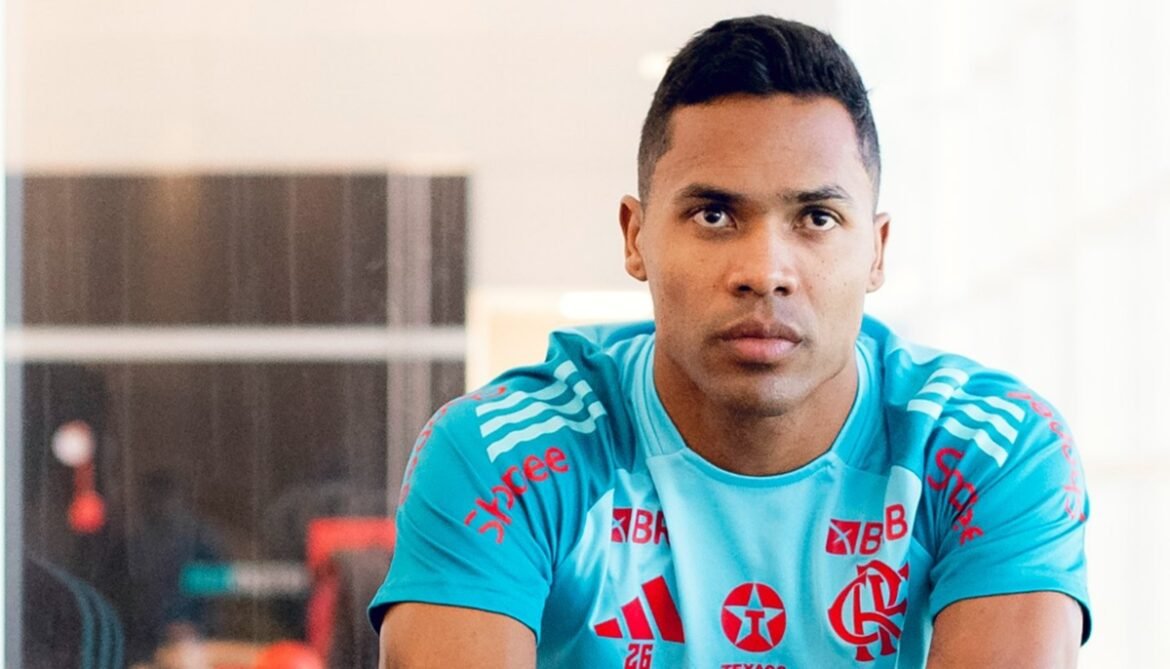 Data revelada: Alex Sandro já tem previsão de retorno aos jogos pelo Flamengo.