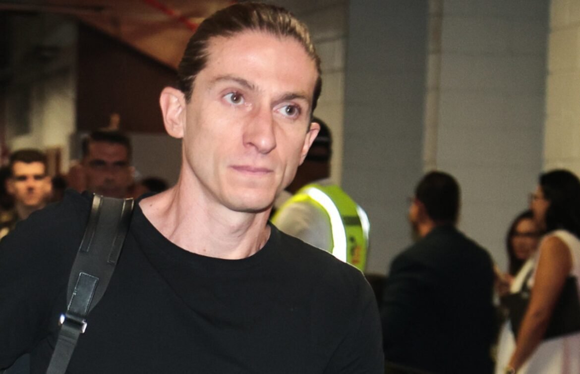 Filipe Luís estabelece foco para sua carreira e planeja viagem em abril.