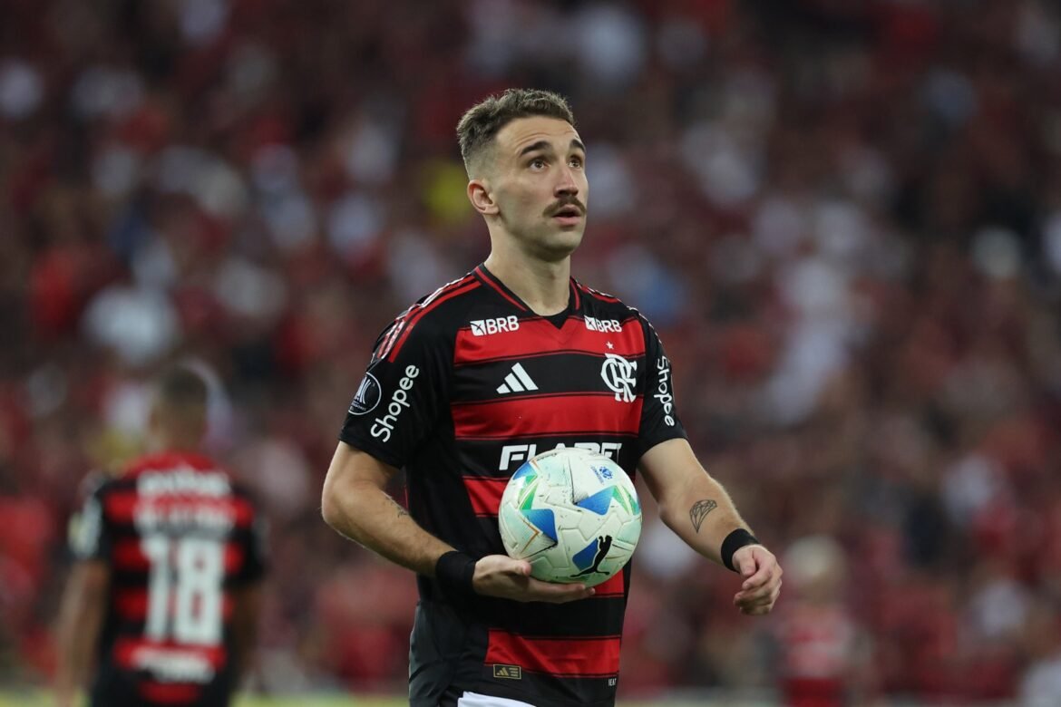 Léo Ortiz destaca transformação significativa no Flamengo sob o comando de Jardim e revela detalhes sobre a Copa do Mundo.