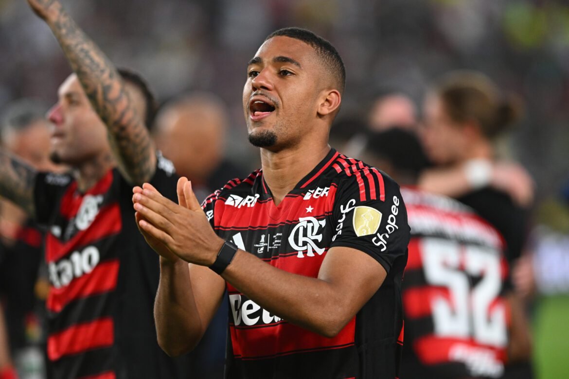 Torcida do Flamengo critica Filipe Luís por falha na evolução de Samuel Lino Prime