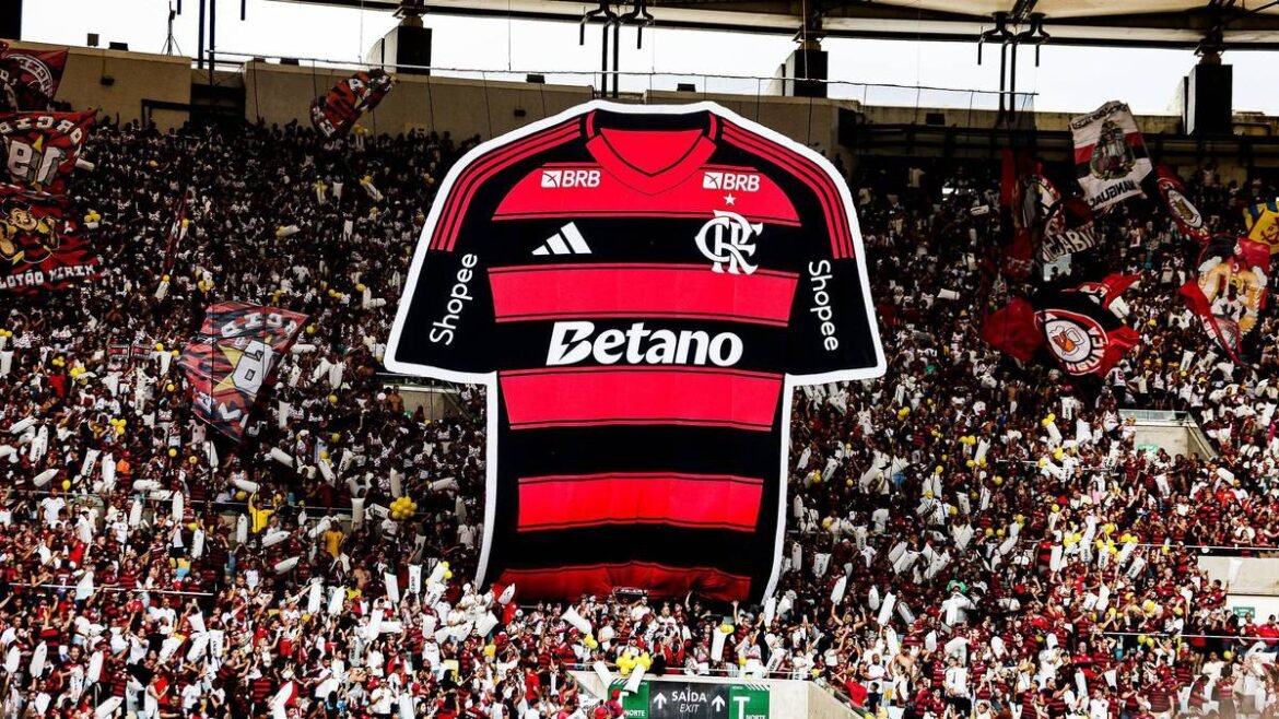 Flamengo comemora um ano de parceria com a Betano no Maracanã antes do clássico.