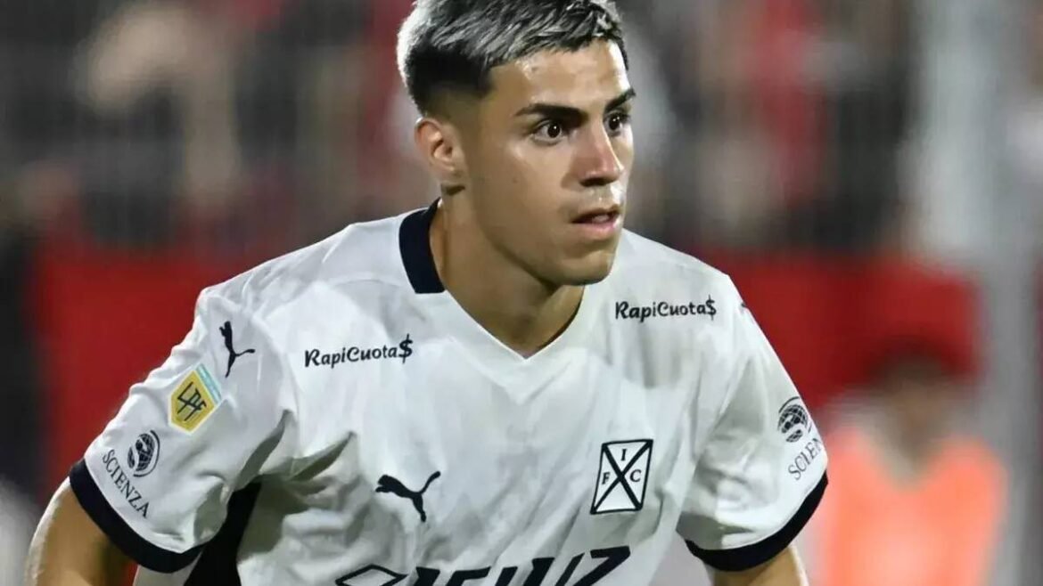 Flamengo decide não seguir com Alex Luna e prioriza renovações de Danilo e Pulgar.