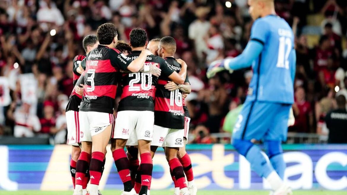 Flamengo derrota Botafogo por 3 a 0 no Maracanã, com Samuel Lino se destacando na partida.