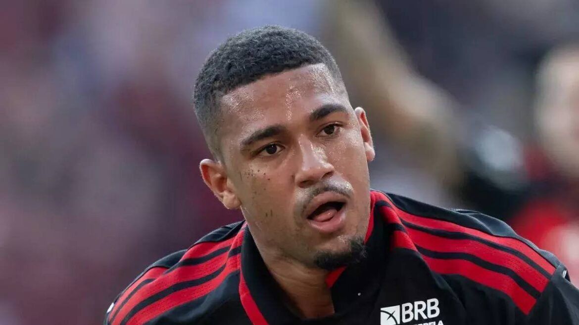 Flamengo derrota o Botafogo por 3 a 0 no Maracanã e aumenta a pressão sobre o Palmeiras.