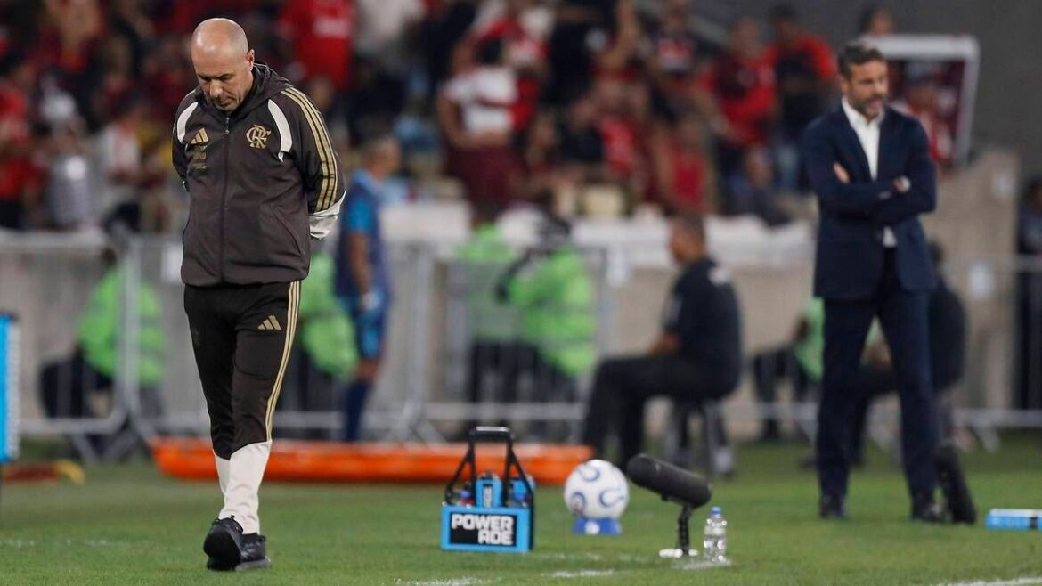 Leonardo Jardim ressalta a pressão do Flamengo na primeira etapa após a vitória sobre o Cruzeiro.