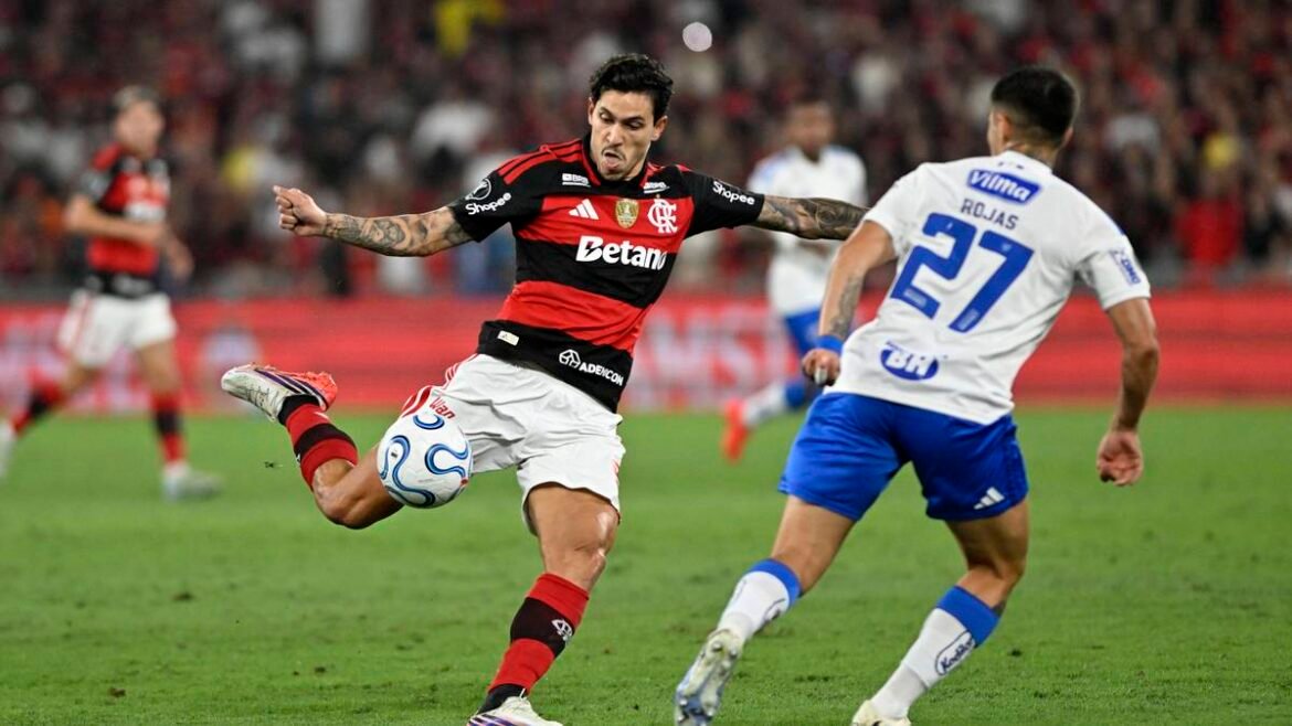 Pedro alcança 30 contribuições diretas para gols e é o líder na Série A.