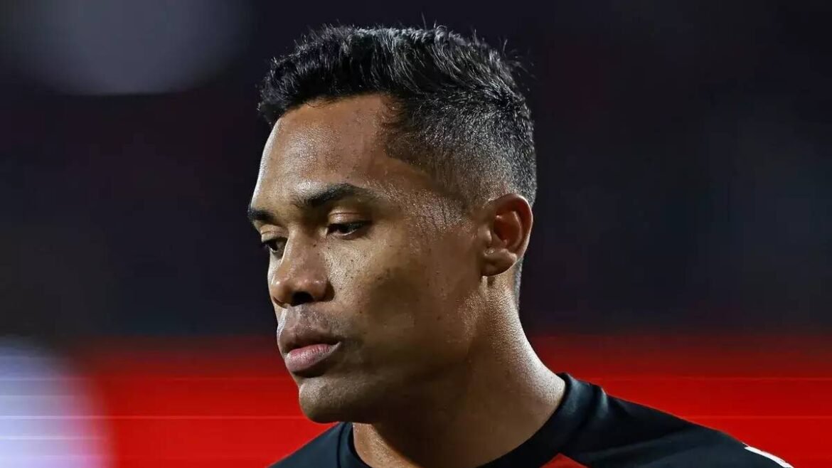 Renovação de Alex Sandro gera preocupação devido a lesões e à ausência de continuidade no Flamengo.