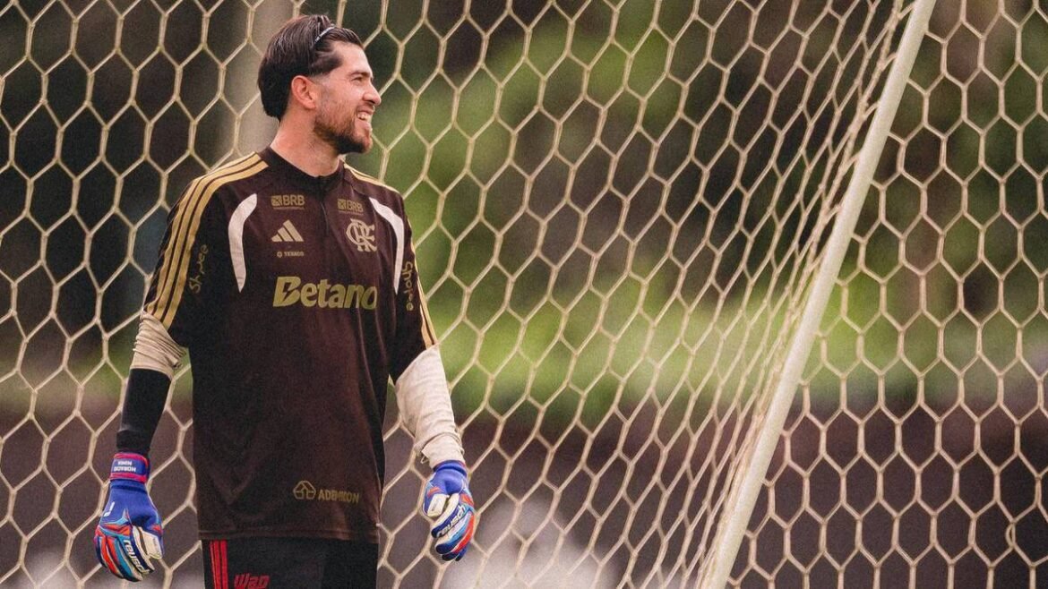 Rossi afirma que críticas são comuns e não impactam seu desempenho no Flamengo.