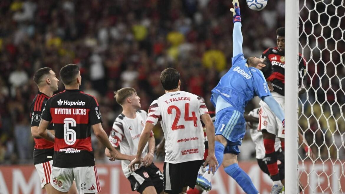 Rossi afirma que não se importa com as críticas e está focado em recuperar sua boa forma no Flamengo.