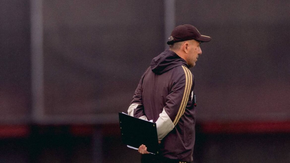 Vitão é desfalque e Flamengo reanalisa o elenco para o confronto contra o Mirassol.