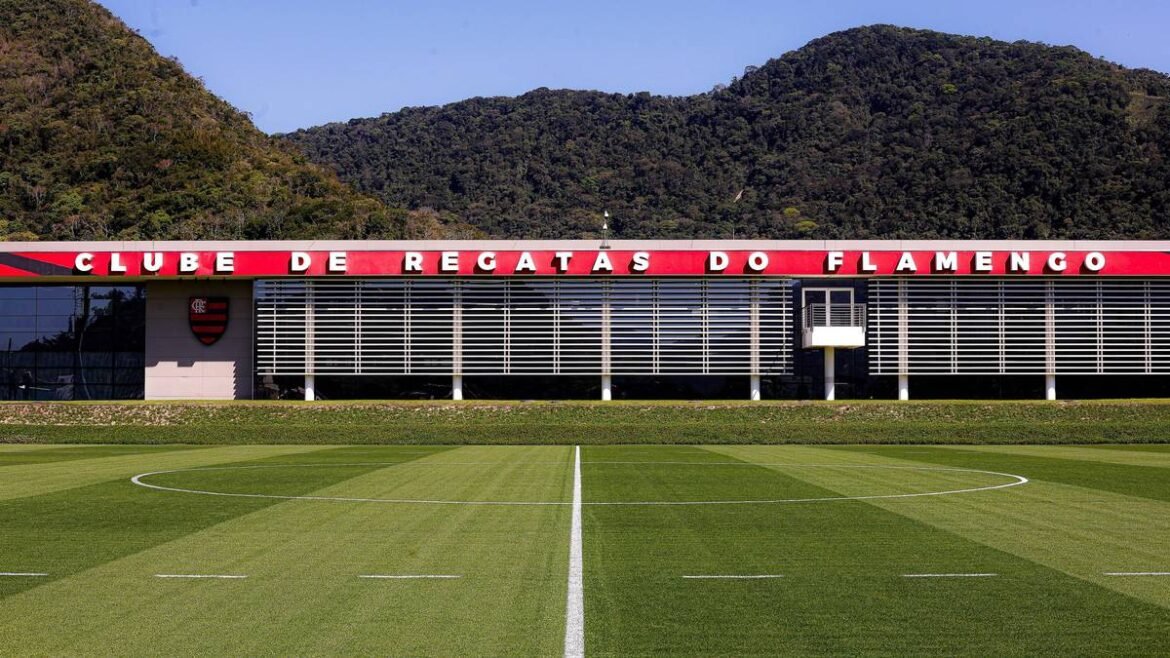 Dínamo abandona interesse em Plata e Flamengo reorganiza finanças para a janela de 2026.