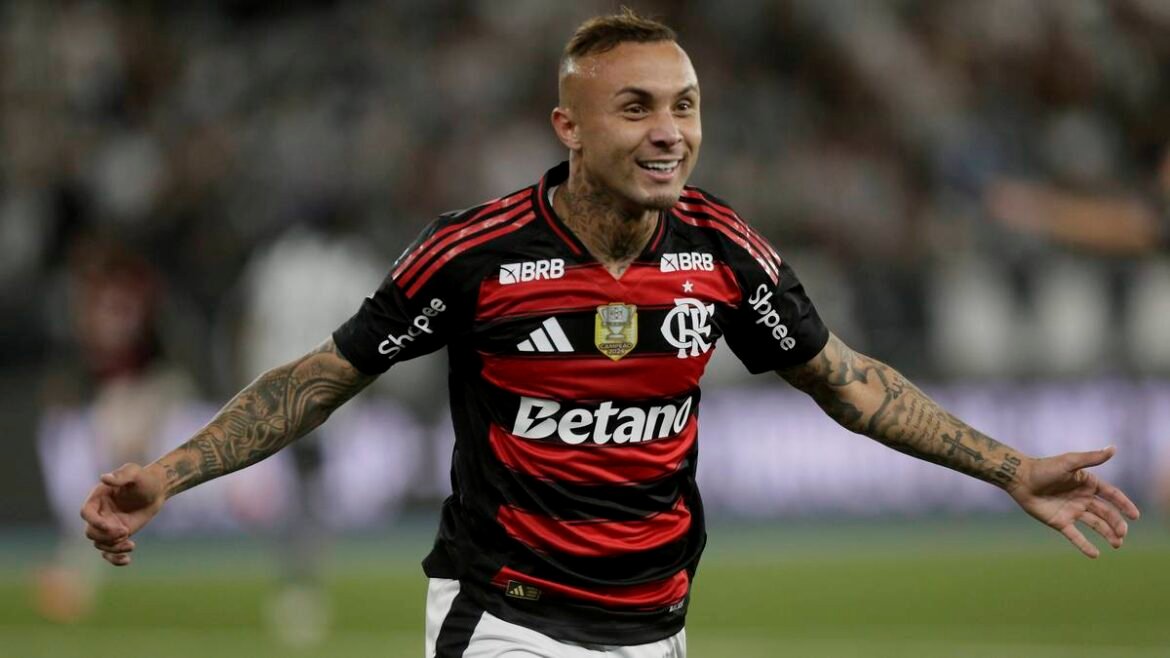 Everton Cebolinha analisa oferta do Botafogo, mas tem foco em oportunidades no exterior.