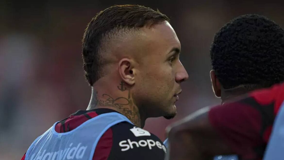 Everton Cebolinha pode se transferir do Flamengo nesta janela, atraindo a atenção de outros clubes.