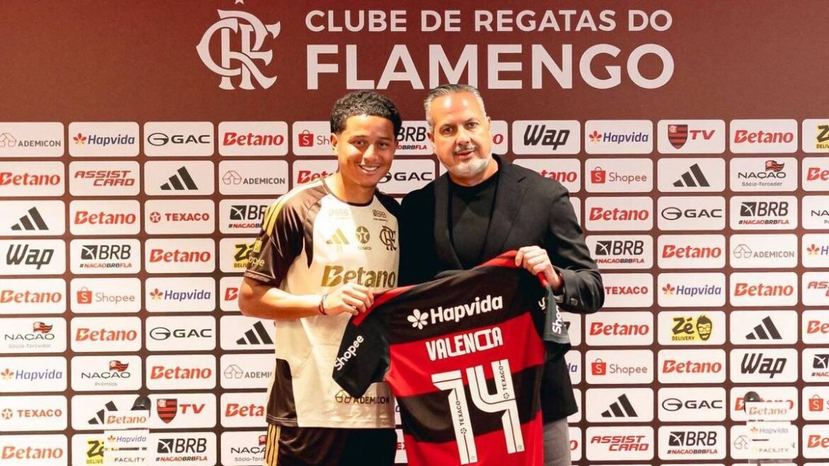 Flamengo apresenta Anthony Valencia e se prepara para a estreia no Campeonato Brasileiro e na Libertadores.