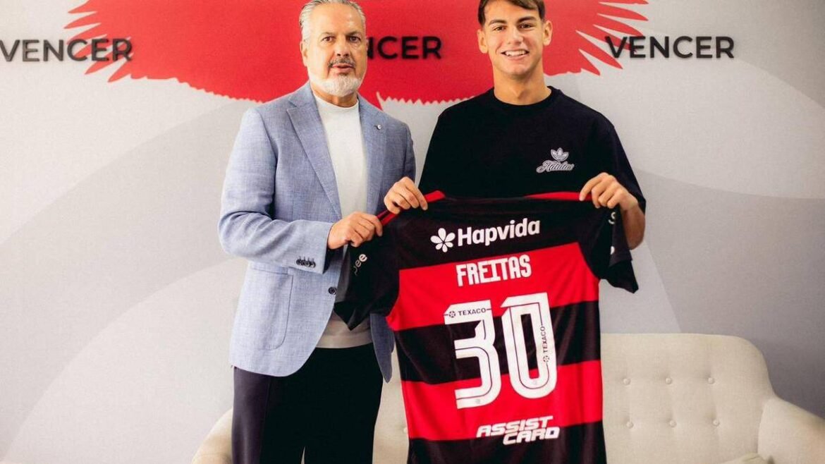 Flamengo confirma a chegada do atacante argentino Joaquín Freitas.