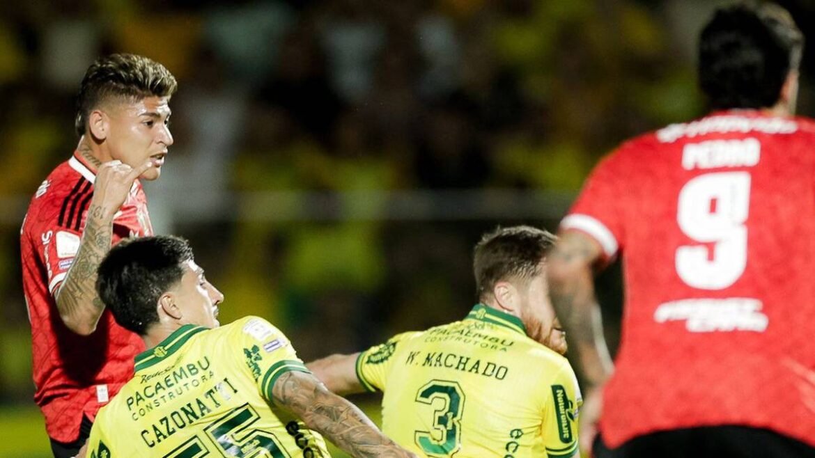 Flamengo enfrenta o Mirassol no Maracanã em busca de se aproximar do Palmeiras.