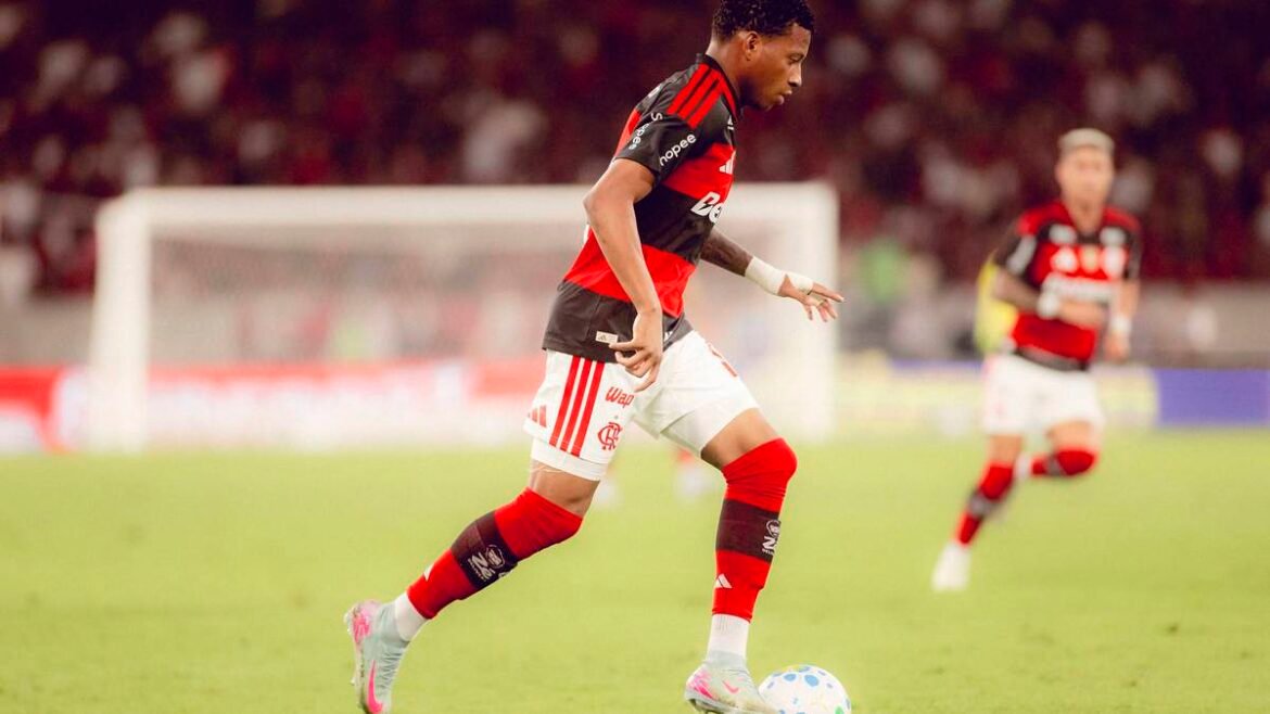 Flamengo traz Plata de volta ao time após anulação da transferência para o Dínamo.