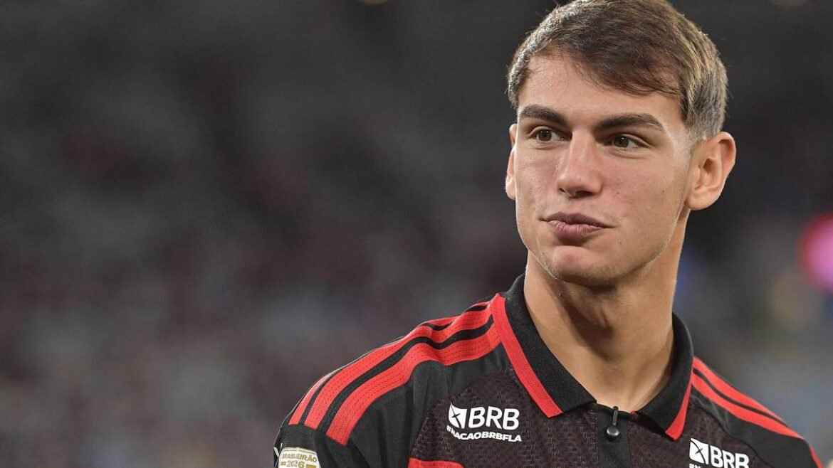 Freitas se junta ao Flamengo enquanto Rossi solicita compreensão durante sua adaptação ao Brasil.