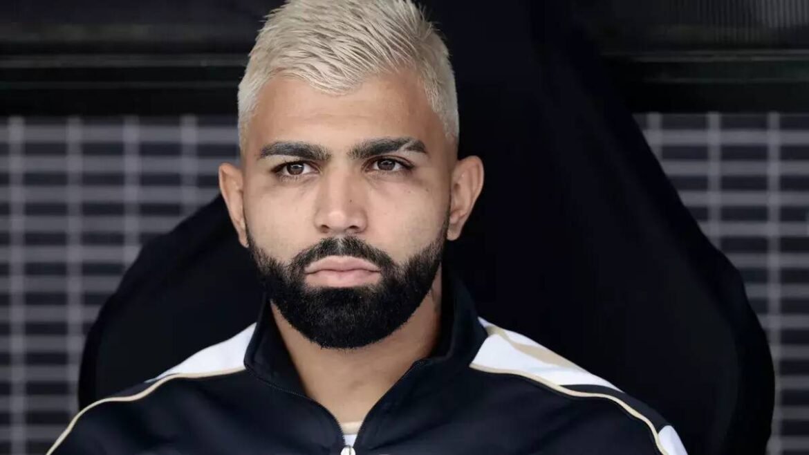 Gabigol compartilha desafios de jogar contra o Flamengo e quase ampliou o vínculo contratual.