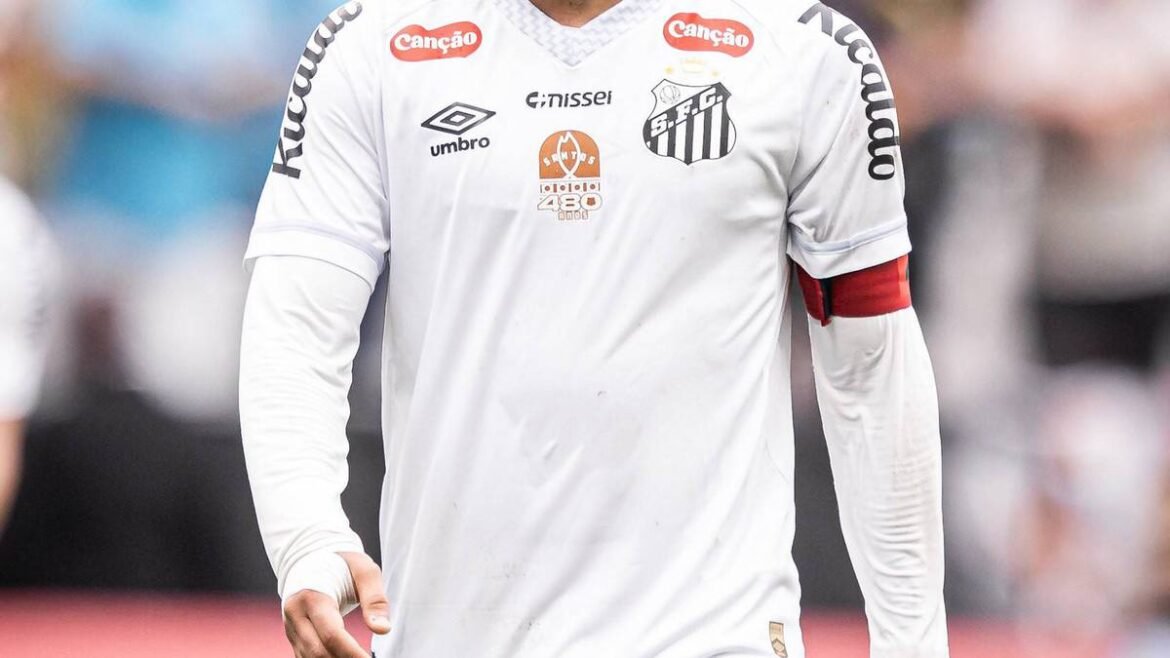 Gabigol esclarece polêmica e afirma que não teve a intenção de desrespeitar o Santos.