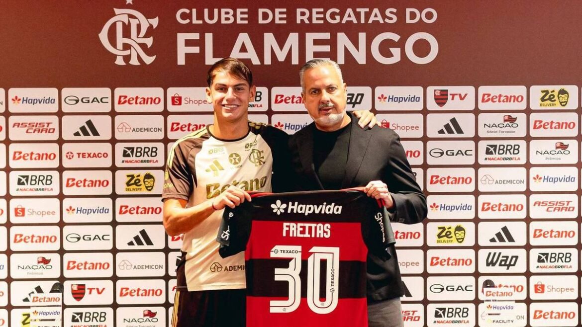 Joaquín Freitas é oficialmente apresentado no Flamengo e foca em conquistas e na Libertadores.