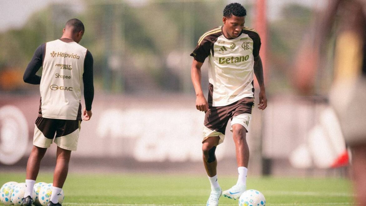 Plata retorna ao Flamengo após não conseguir transferência para o Dínamo de Moscou.