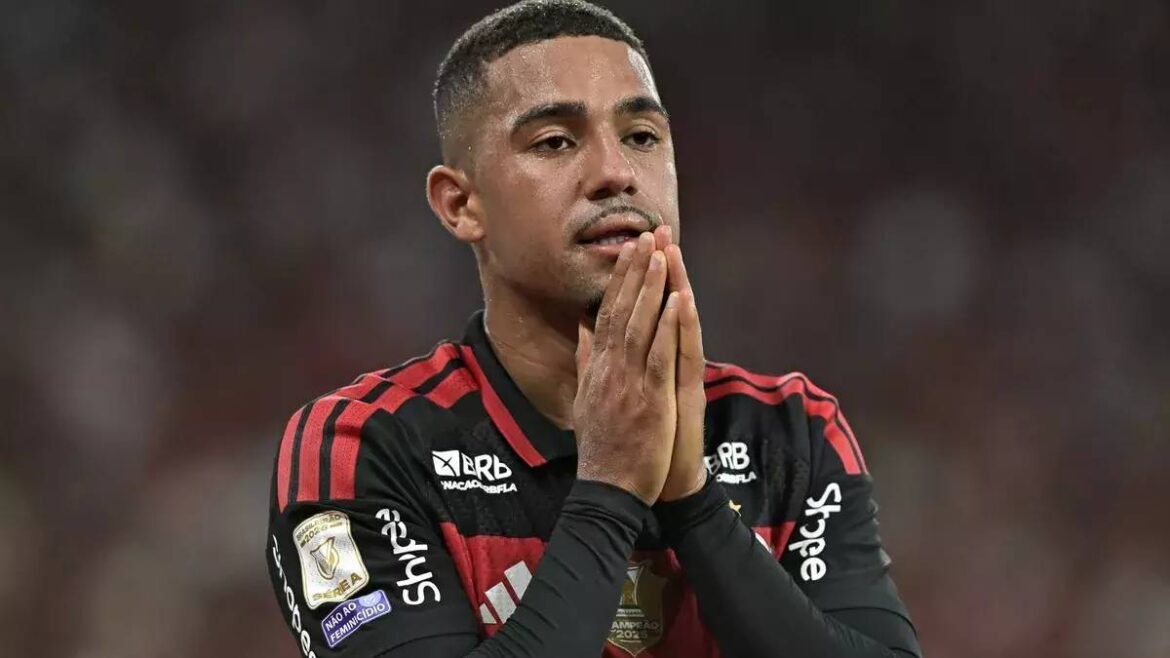 Samuel Lino retoma bom desempenho e apoia contratações do Flamengo na janela de transferências.