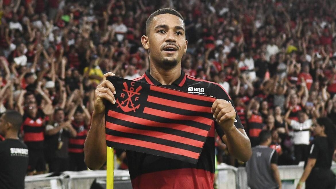 Samuel Lino se destaca como o principal reforço do Flamengo para a temporada de 2026.